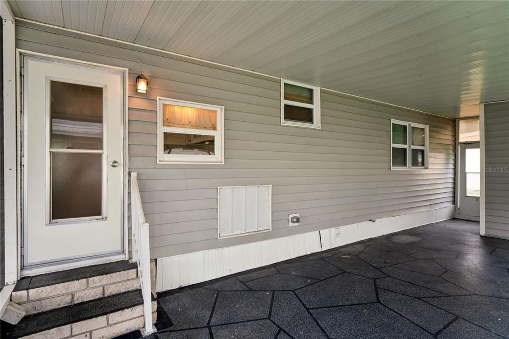 For Sale: $115,000 (2 beds, 1 baths, 888 Square Feet)