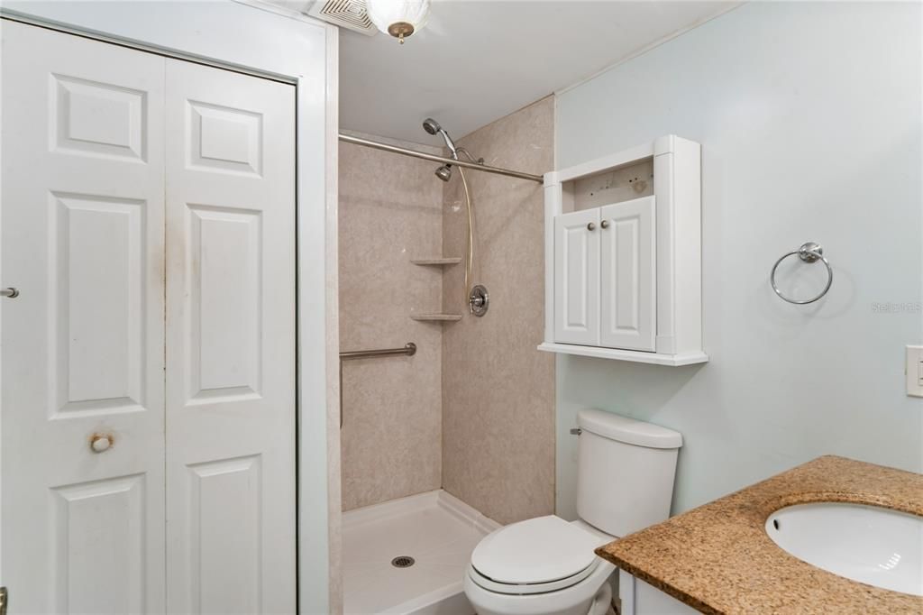 For Sale: $115,000 (2 beds, 1 baths, 888 Square Feet)