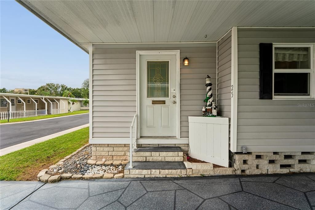 For Sale: $115,000 (2 beds, 1 baths, 888 Square Feet)