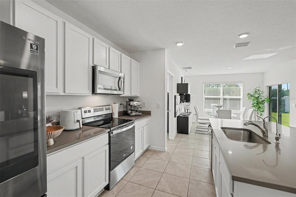 For Sale: $395,000 (3 beds, 2 baths, 1672 Square Feet)