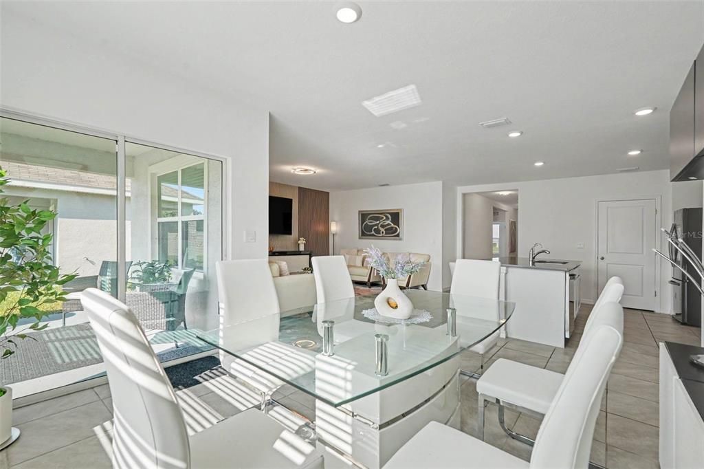 For Sale: $395,000 (3 beds, 2 baths, 1672 Square Feet)