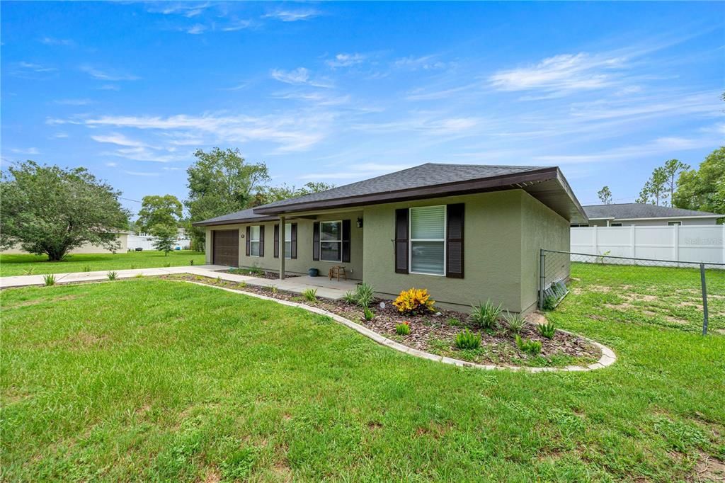 For Sale: $235,000 (3 beds, 2 baths, 1305 Square Feet)