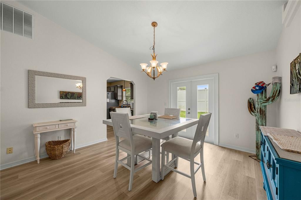 For Sale: $235,000 (3 beds, 2 baths, 1305 Square Feet)