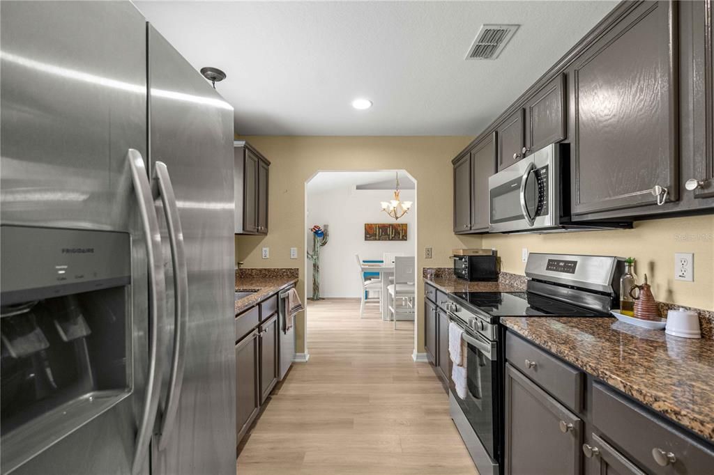For Sale: $235,000 (3 beds, 2 baths, 1305 Square Feet)