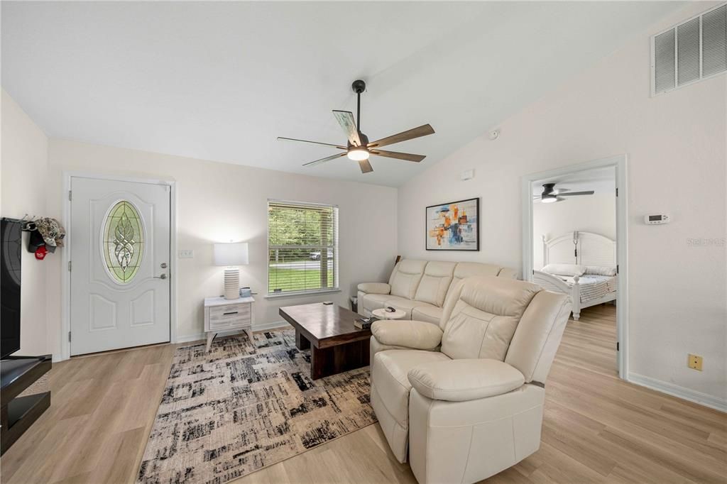 For Sale: $235,000 (3 beds, 2 baths, 1305 Square Feet)