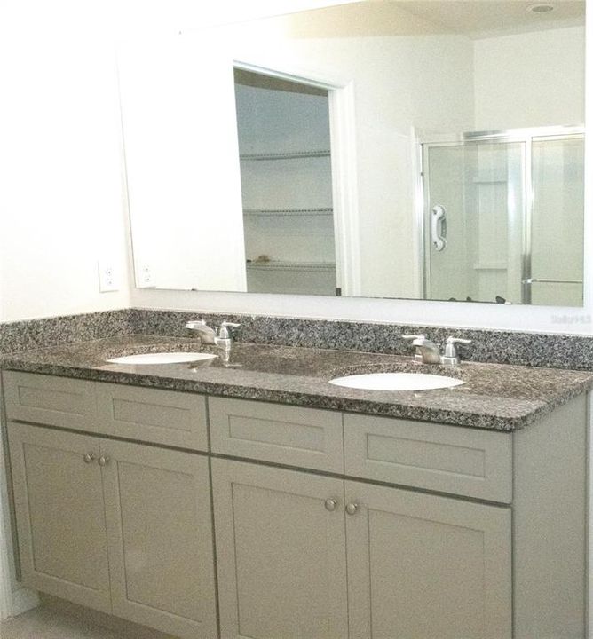 For Rent: $2,900 (5 beds, 3 baths, 2626 Square Feet)
