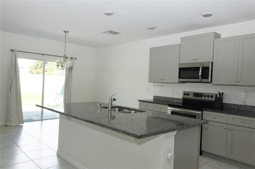 For Rent: $2,900 (5 beds, 3 baths, 2626 Square Feet)