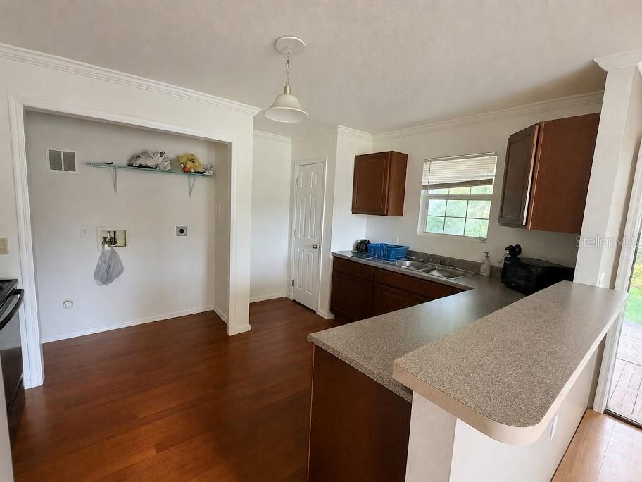 For Sale: $134,000 (3 beds, 2 baths, 1056 Square Feet)
