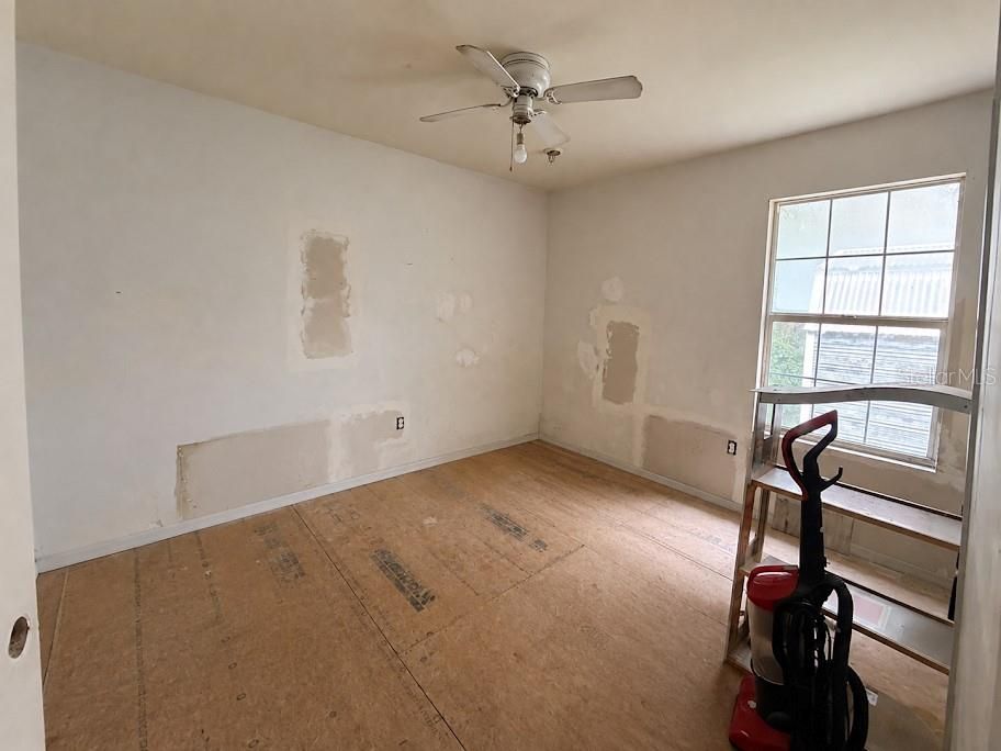 For Sale: $134,000 (3 beds, 2 baths, 1056 Square Feet)