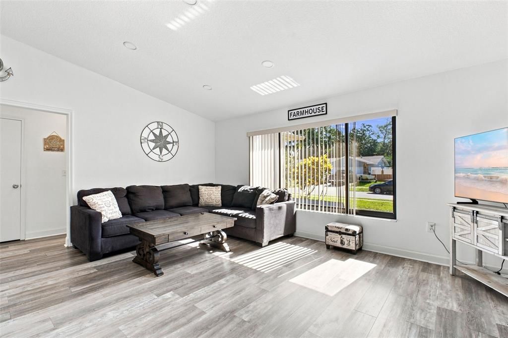For Sale: $494,500 (3 beds, 2 baths, 1607 Square Feet)