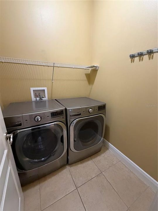 For Rent: $2,700 (3 beds, 3 baths, 1964 Square Feet)