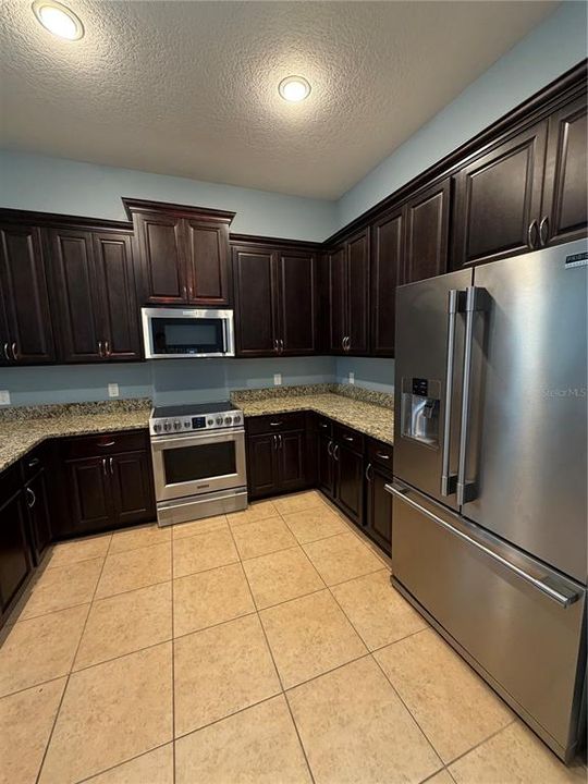 For Rent: $2,700 (3 beds, 3 baths, 1964 Square Feet)
