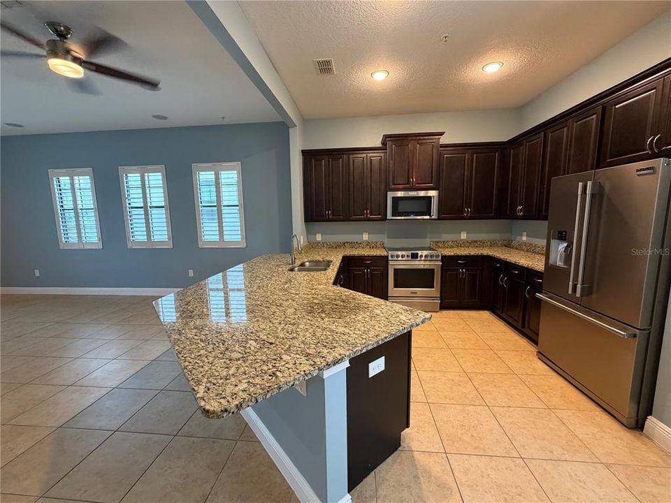 For Rent: $2,700 (3 beds, 3 baths, 1964 Square Feet)