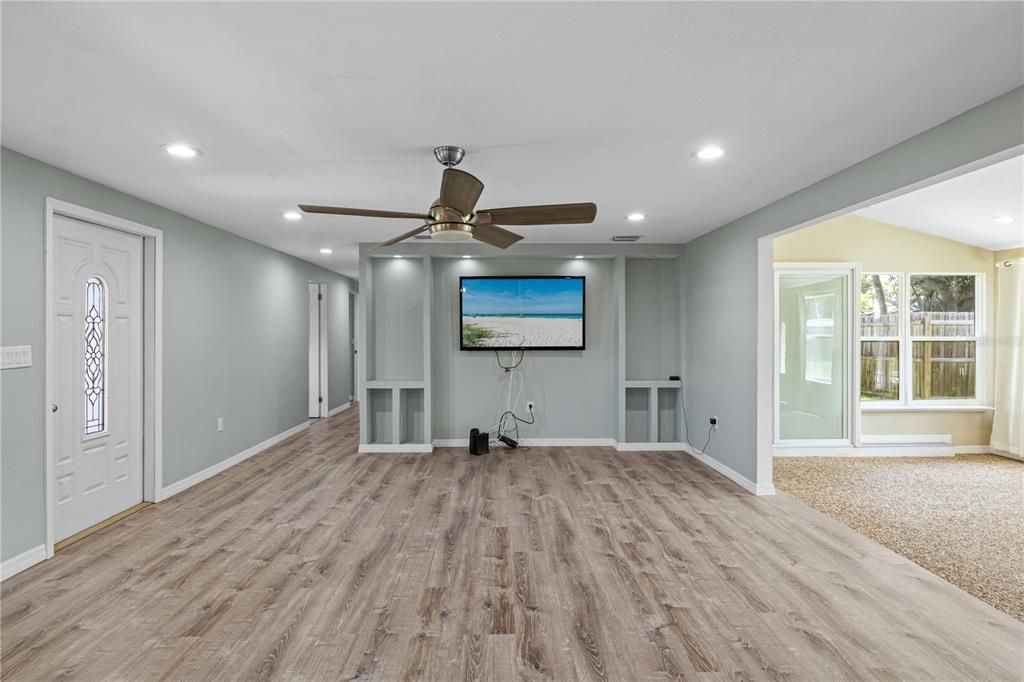 For Sale: $439,500 (3 beds, 2 baths, 1695 Square Feet)