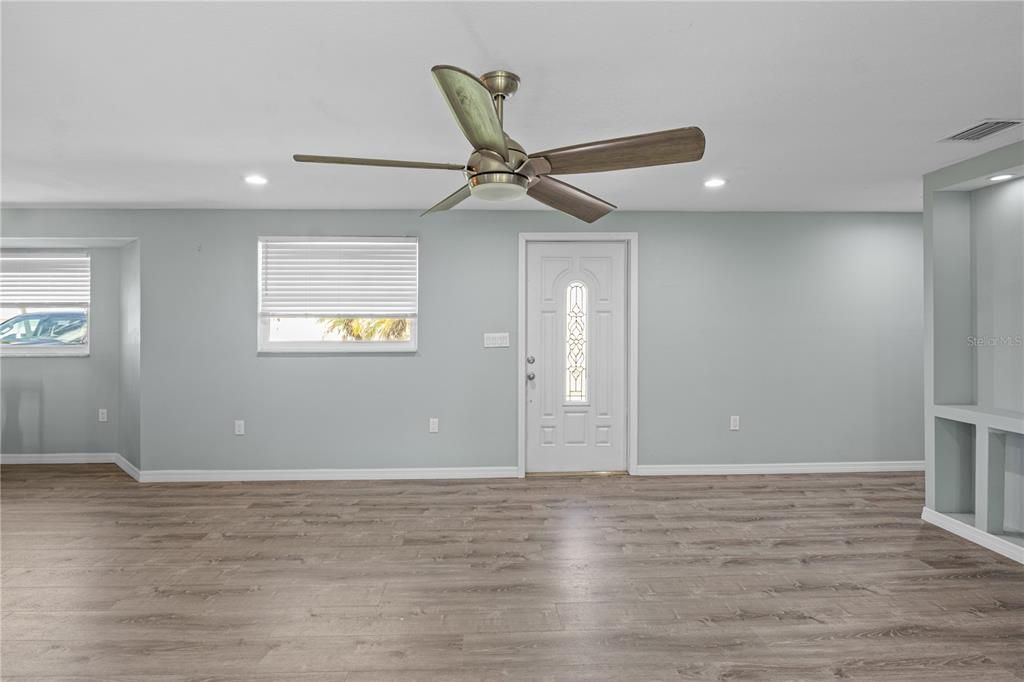 For Sale: $439,500 (3 beds, 2 baths, 1695 Square Feet)