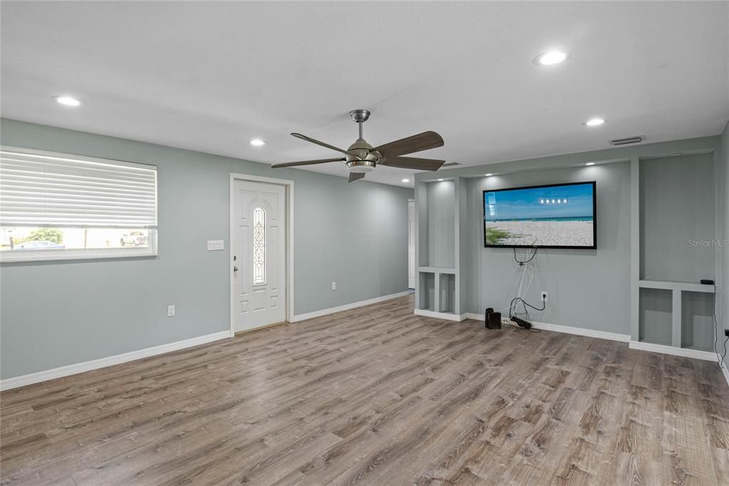 For Sale: $439,500 (3 beds, 2 baths, 1695 Square Feet)