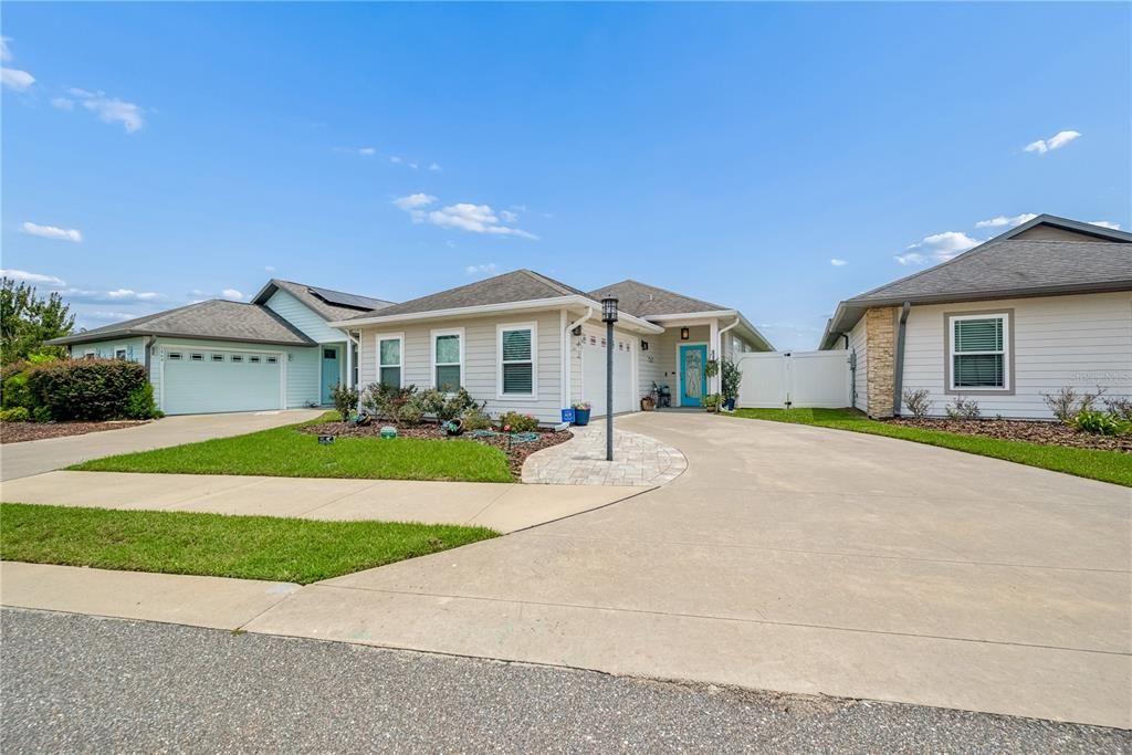 For Sale: $285,000 (2 beds, 2 baths, 1301 Square Feet)