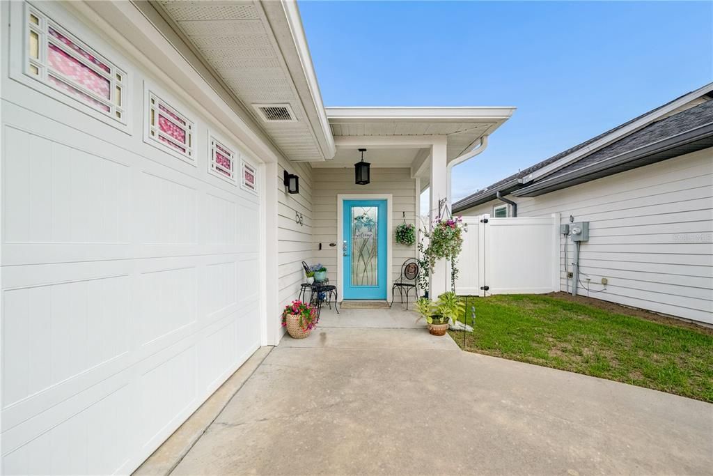 For Sale: $285,000 (2 beds, 2 baths, 1301 Square Feet)