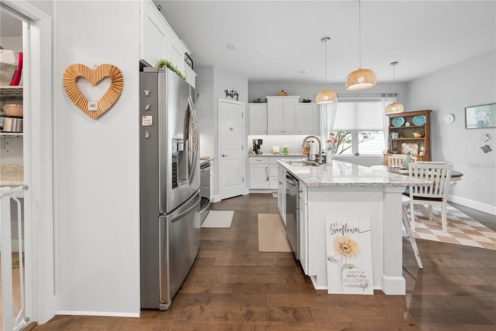 For Sale: $285,000 (2 beds, 2 baths, 1301 Square Feet)