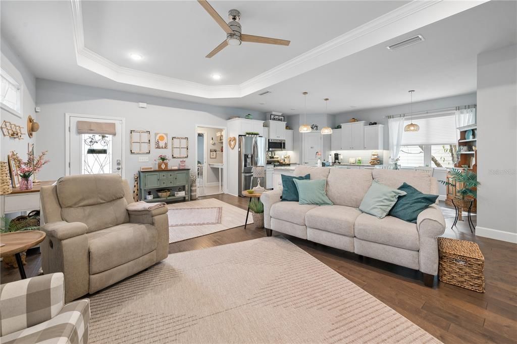 For Sale: $285,000 (2 beds, 2 baths, 1301 Square Feet)