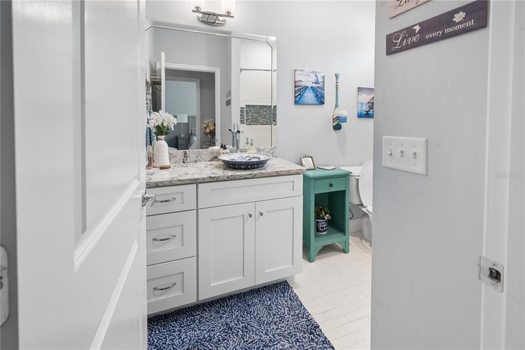For Sale: $285,000 (2 beds, 2 baths, 1301 Square Feet)