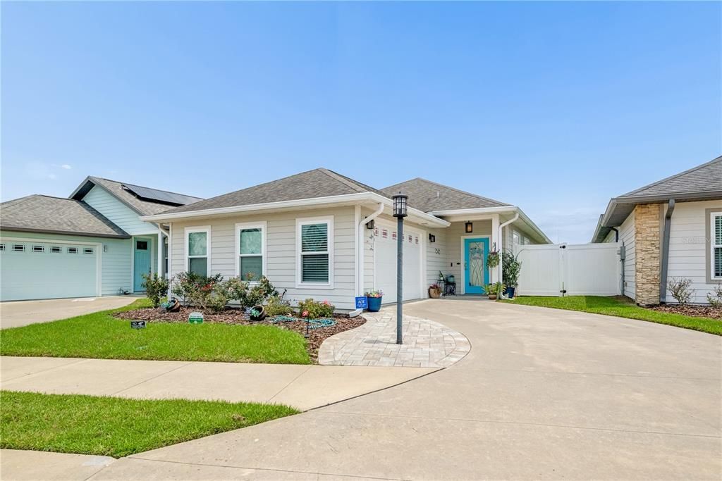 For Sale: $285,000 (2 beds, 2 baths, 1301 Square Feet)