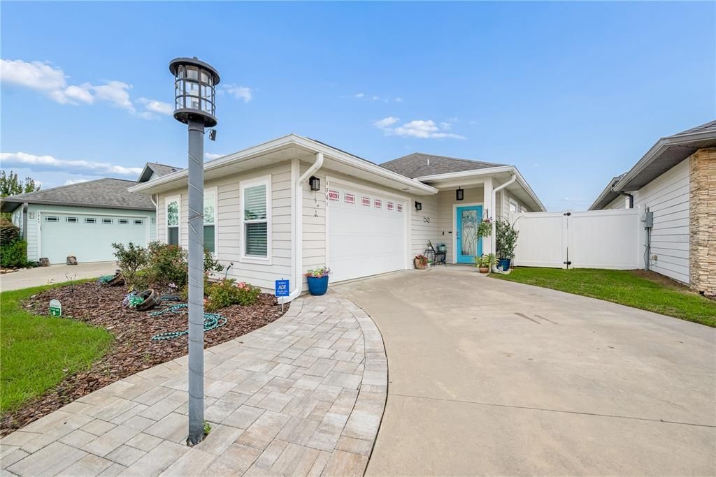 For Sale: $285,000 (2 beds, 2 baths, 1301 Square Feet)