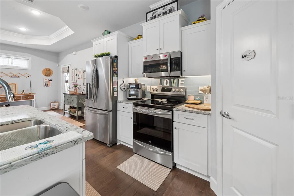 For Sale: $285,000 (2 beds, 2 baths, 1301 Square Feet)