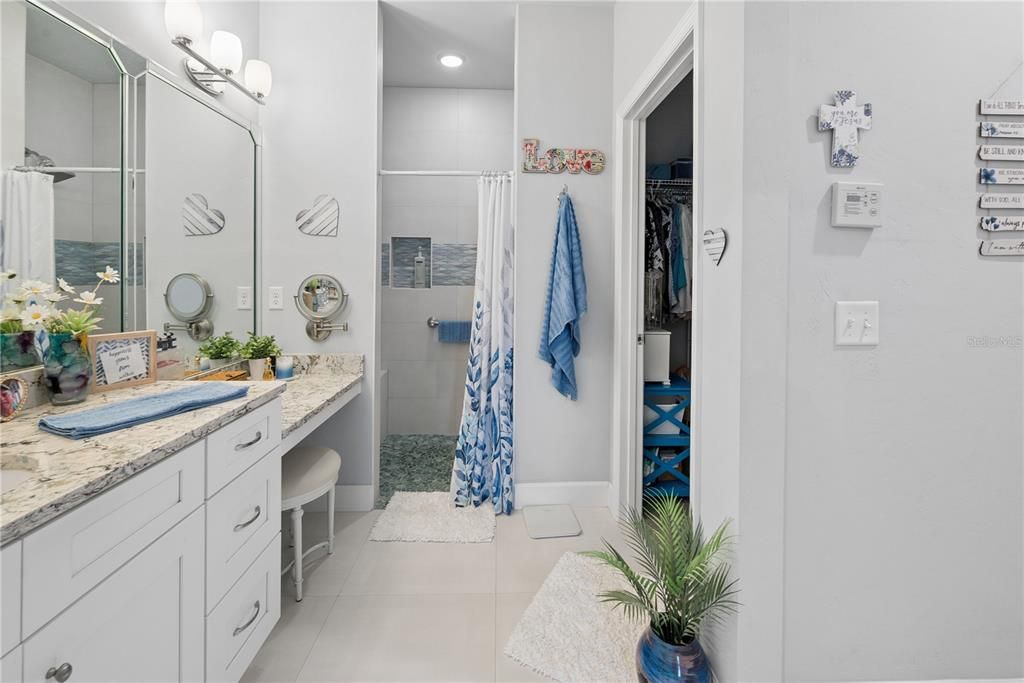 For Sale: $285,000 (2 beds, 2 baths, 1301 Square Feet)