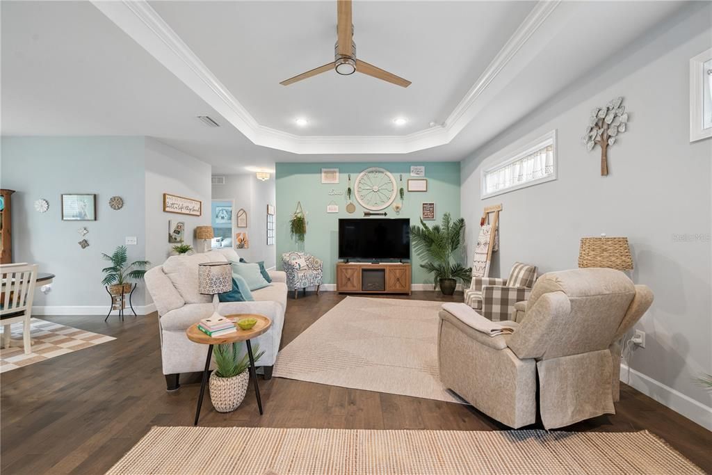 For Sale: $285,000 (2 beds, 2 baths, 1301 Square Feet)