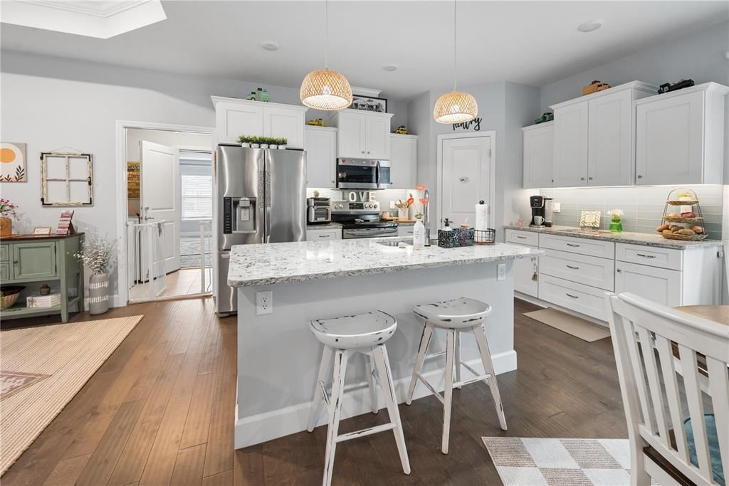 For Sale: $285,000 (2 beds, 2 baths, 1301 Square Feet)
