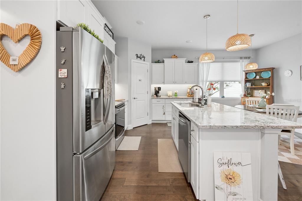 For Sale: $285,000 (2 beds, 2 baths, 1301 Square Feet)