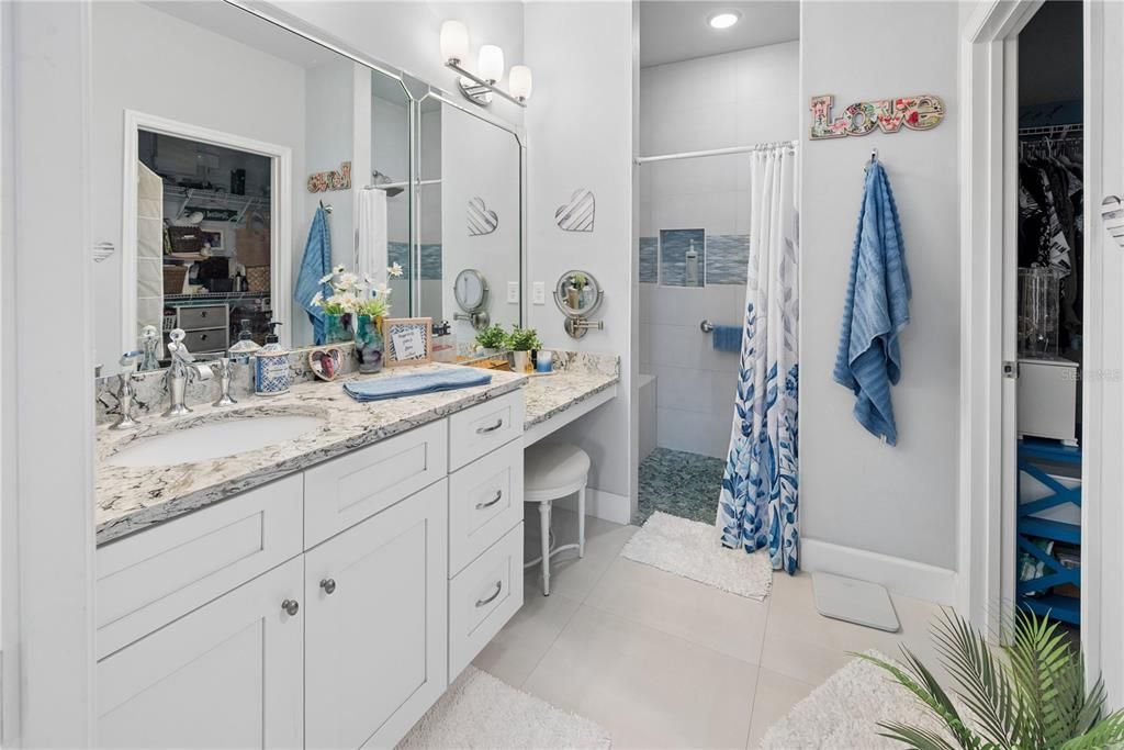 For Sale: $285,000 (2 beds, 2 baths, 1301 Square Feet)