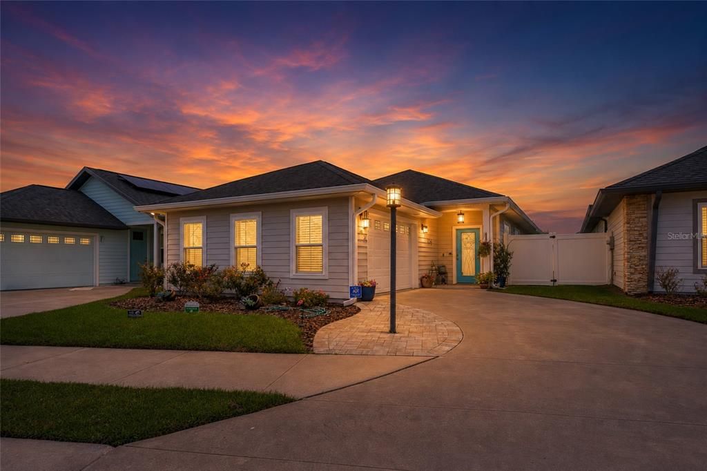 For Sale: $285,000 (2 beds, 2 baths, 1301 Square Feet)