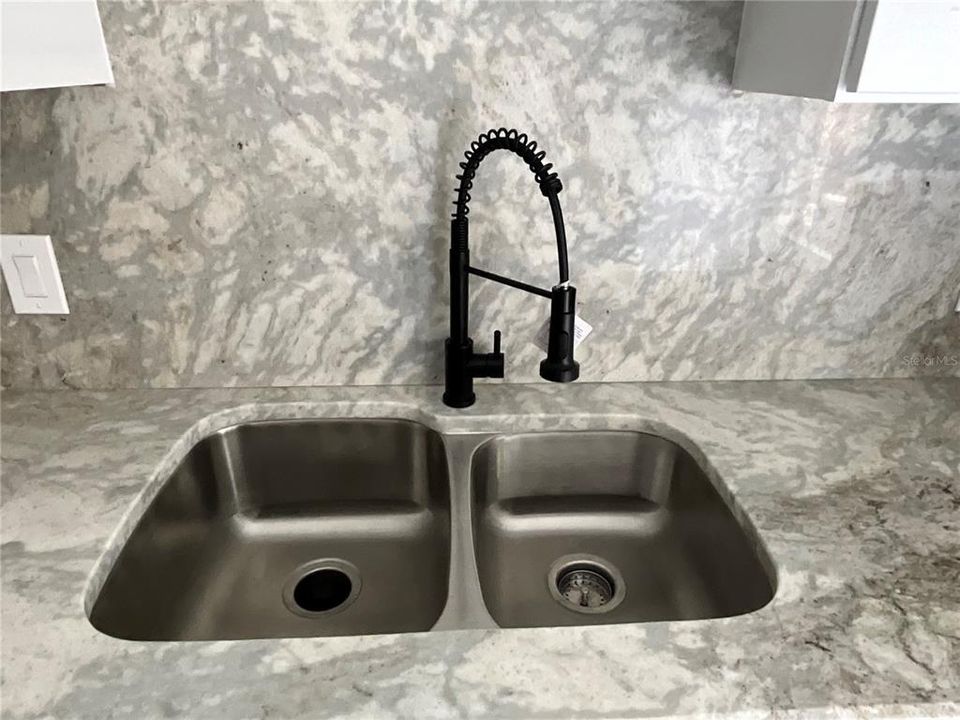 For Sale: $349,900 (3 beds, 2 baths, 1322 Square Feet)