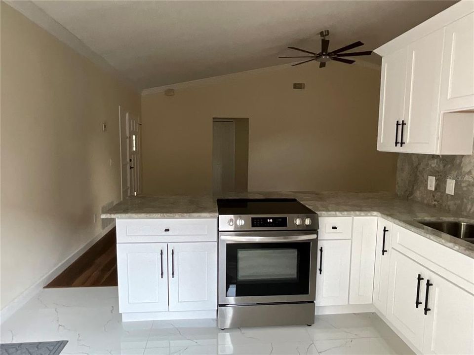 For Sale: $349,900 (3 beds, 2 baths, 1322 Square Feet)