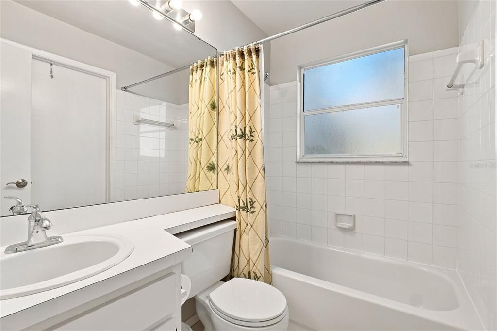 Active With Contract: $250,000 (2 beds, 2 baths, 1129 Square Feet)