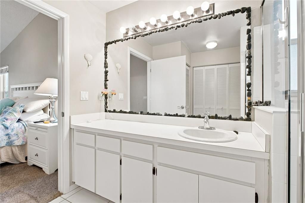 Active With Contract: $250,000 (2 beds, 2 baths, 1129 Square Feet)