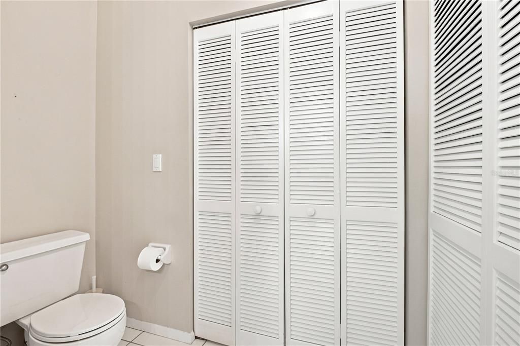 Active With Contract: $250,000 (2 beds, 2 baths, 1129 Square Feet)