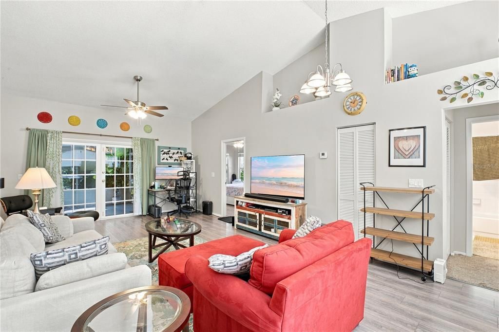 Active With Contract: $250,000 (2 beds, 2 baths, 1129 Square Feet)