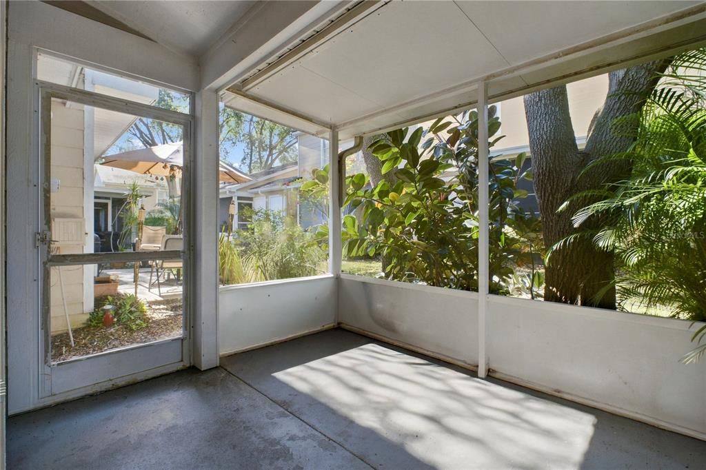 Active With Contract: $250,000 (2 beds, 2 baths, 1129 Square Feet)