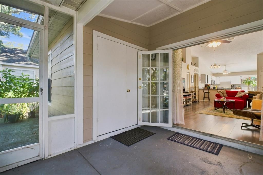 Active With Contract: $250,000 (2 beds, 2 baths, 1129 Square Feet)