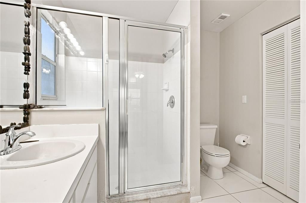 Active With Contract: $250,000 (2 beds, 2 baths, 1129 Square Feet)