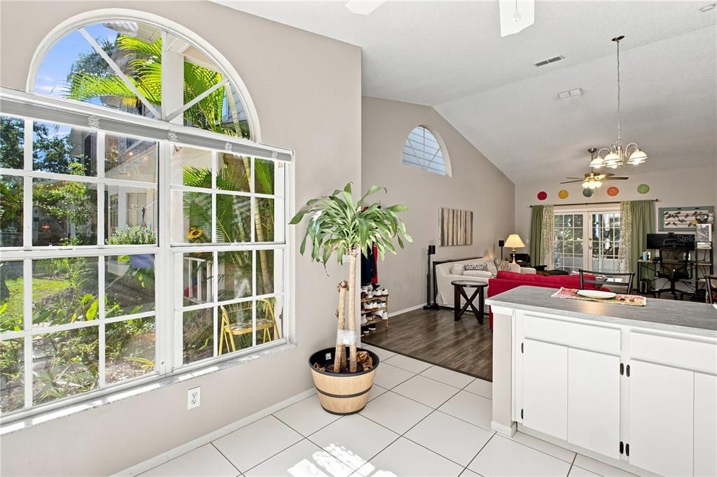 Active With Contract: $250,000 (2 beds, 2 baths, 1129 Square Feet)