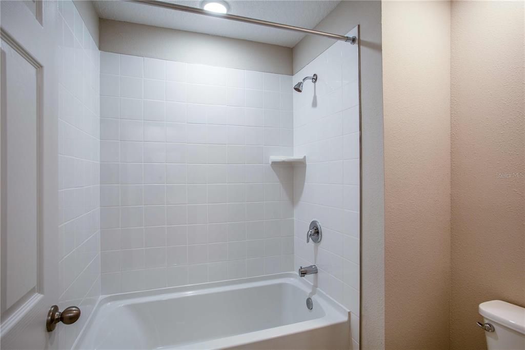 На продажу: $389,999 (5 спален, 3 ванн, 3016 Квадратных фут)