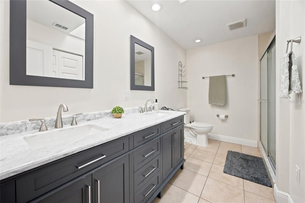 合同活跃: $370,000 (3 贝兹, 2 浴室, 1465 平方英尺)