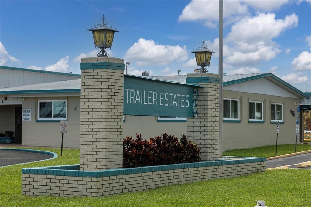 For Sale: $125,000 (2 beds, 2 baths, 864 Square Feet)