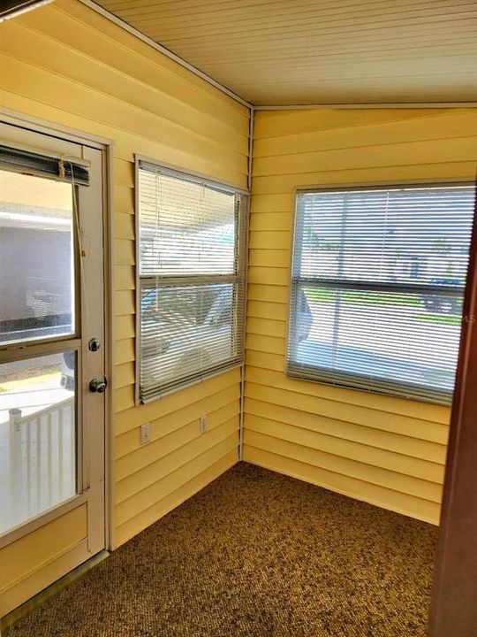 For Sale: $125,000 (2 beds, 2 baths, 864 Square Feet)