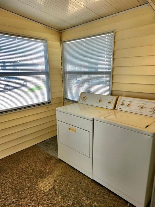 For Sale: $125,000 (2 beds, 2 baths, 864 Square Feet)