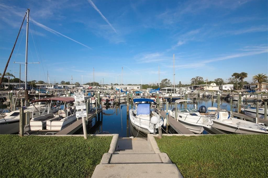 For Sale: $125,000 (2 beds, 2 baths, 864 Square Feet)